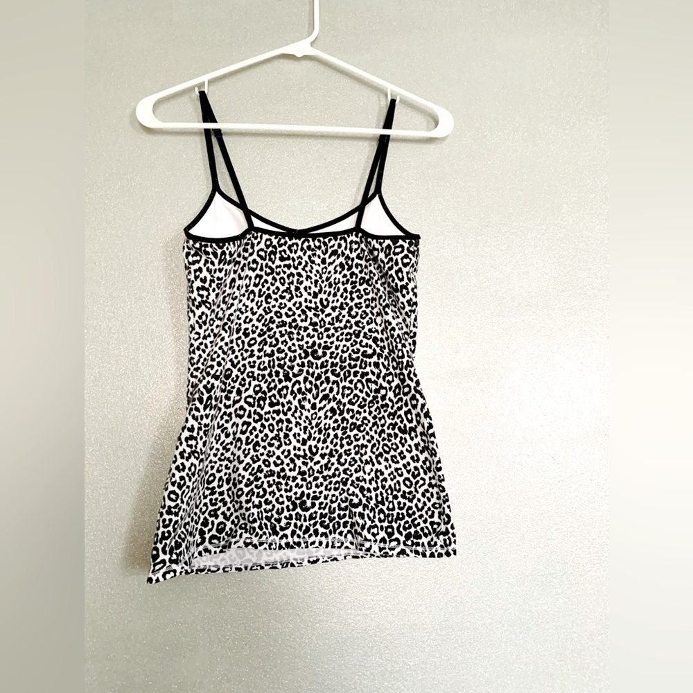 Best loved cam | Hourglass built-in bra Animal print Tank top